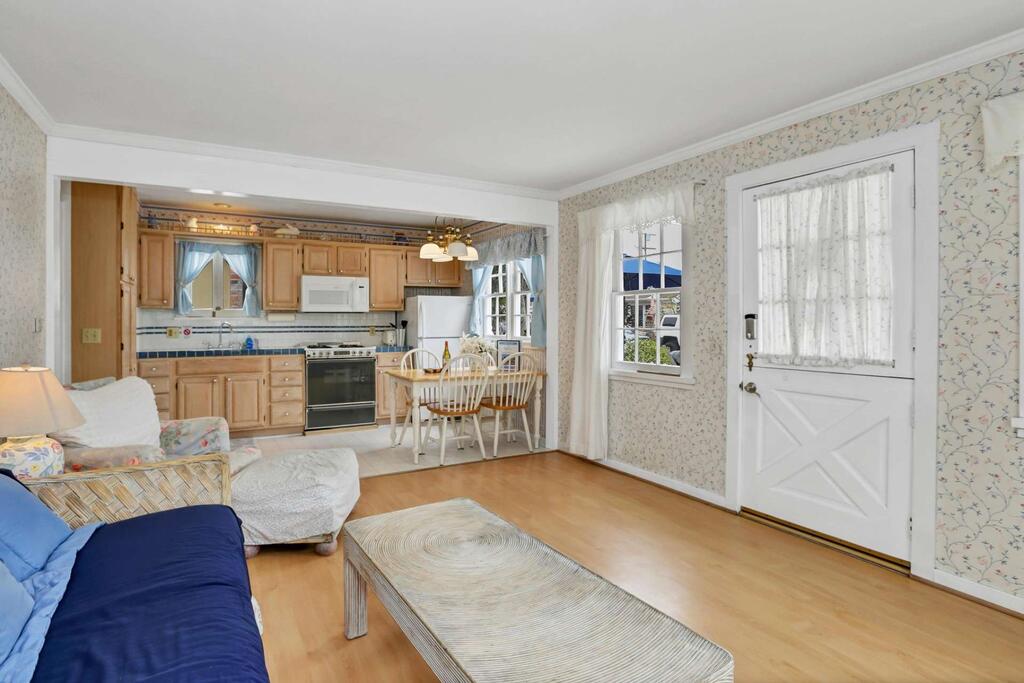 201 Amethyst Avenue - thumb 2