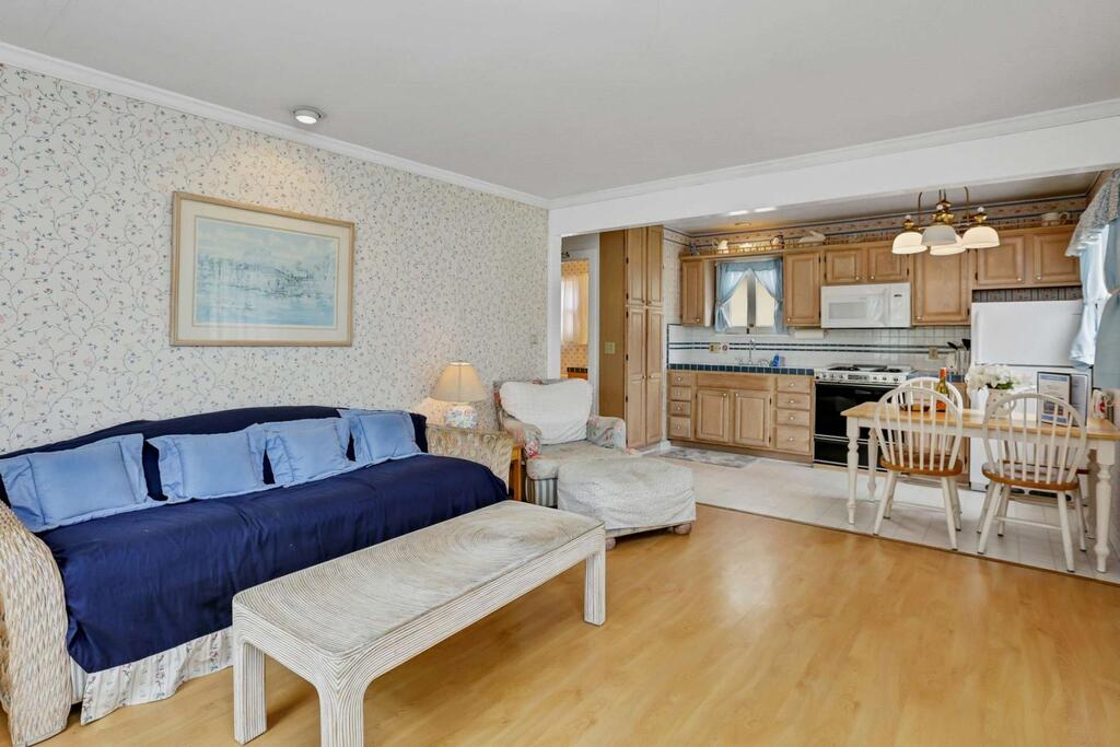 201 Amethyst Avenue - thumb 3