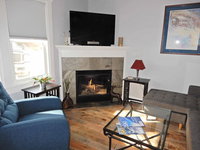 2br Empire Avenue WALK to Lifts and Main St - No Car Required Accommodation Rooms