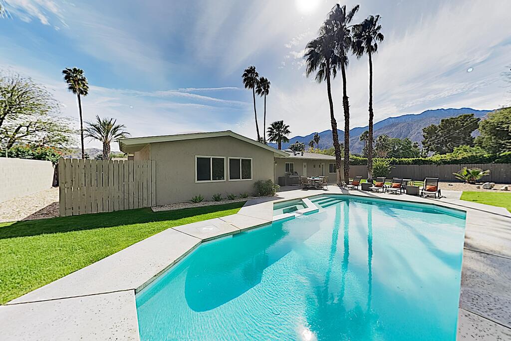 2BR/2BA Modern Retreat: Pool & Spa, Near Downtown Palm Springs Home - thumb 0