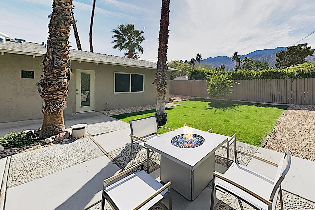 2BR/2BA Modern Retreat: Pool & Spa, Near Downtown Palm Springs Home - thumb 3