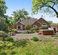 3 Bed 2 Bath Vacation home in Santa Rosa - Accommodation Rooms