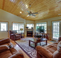 3 Bed 2 Bath Vacation home in Whittier - Accommodation Rooms