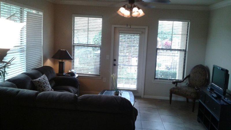 3 Bedroom 3 Bath Condo Close To The Attractions - thumb 2