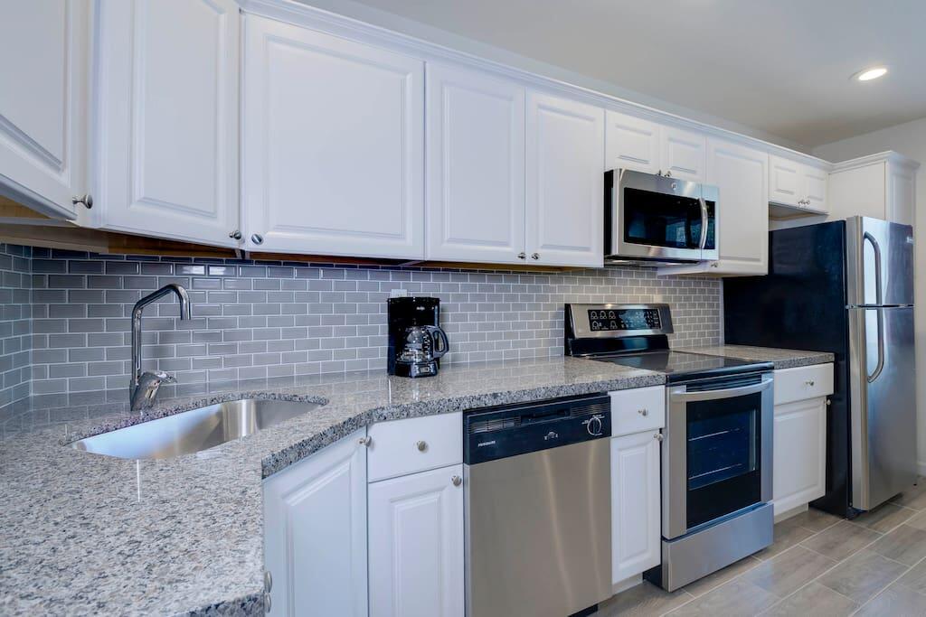 37B- Casa Grande Condo Full Remodel W HEATED POOL - thumb 1