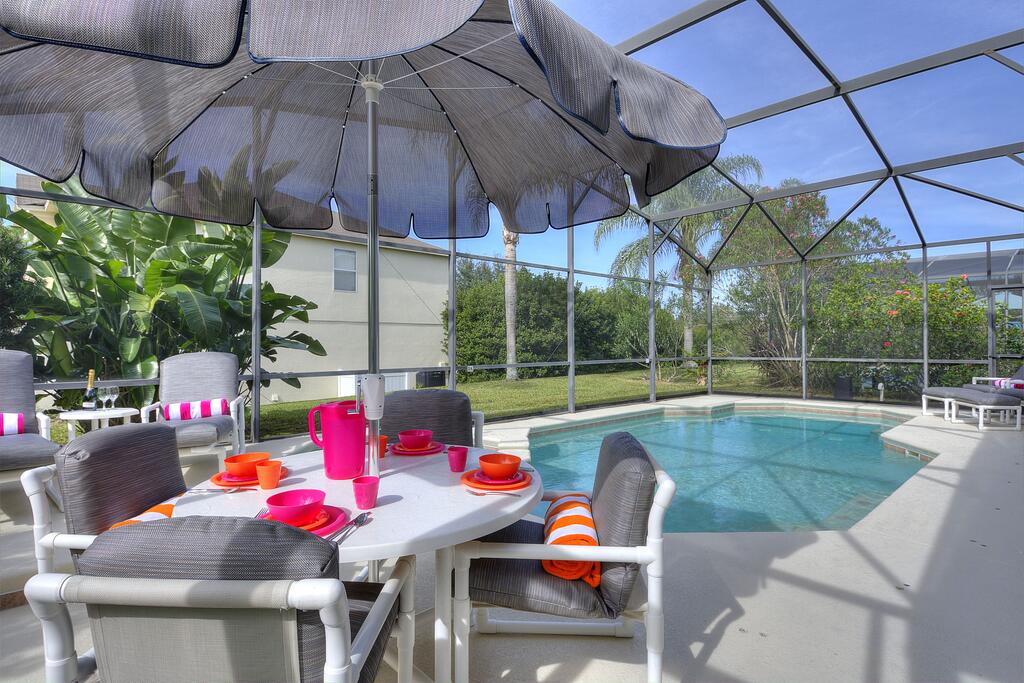 4 Bed Luxury At Legacy Park: Pool, Spa, Games Room - thumb 0