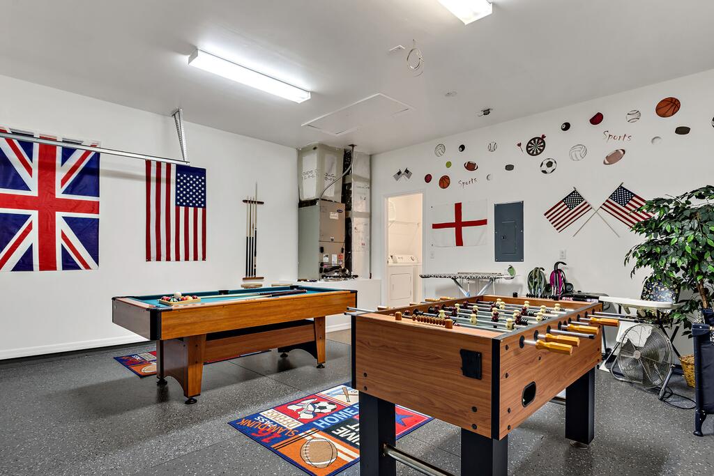 4 Bed Luxury At Legacy Park: Pool, Spa, Games Room - thumb 3