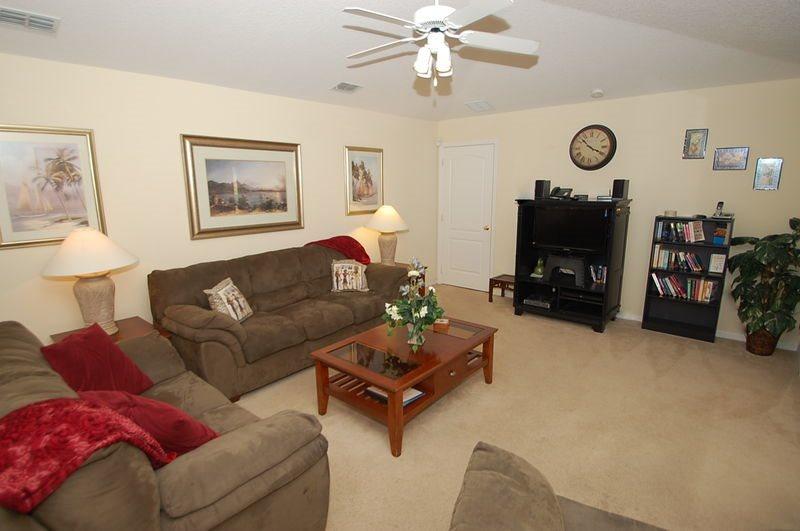 4 Bedroom 3 Bath Pool Home With Disney Themed Bedroom - thumb 1