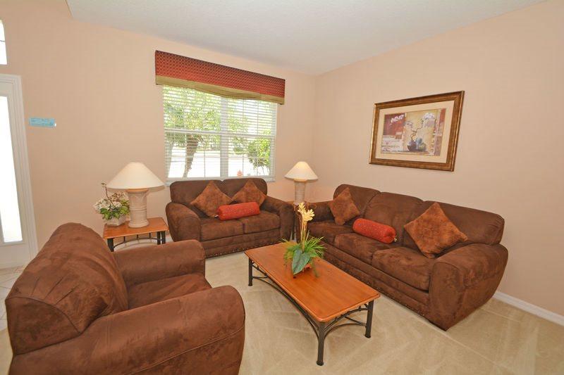 5 Bedroom 3 Bath Pool Home In Gated Community Near The Parks - thumb 1