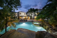 8 Bedroom Villa Fits 20 with Movie Theater Pool Basketball Accommodation Rooms
