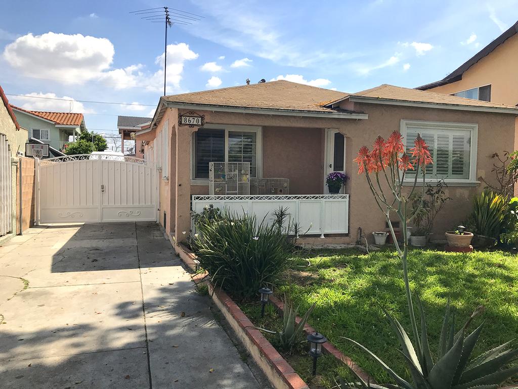 8670 San Carlos Av. South Gate CA 90280 - thumb 0