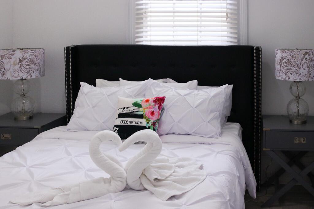 9BR-SLEEPS 19. Amazing Deal!! - thumb 2