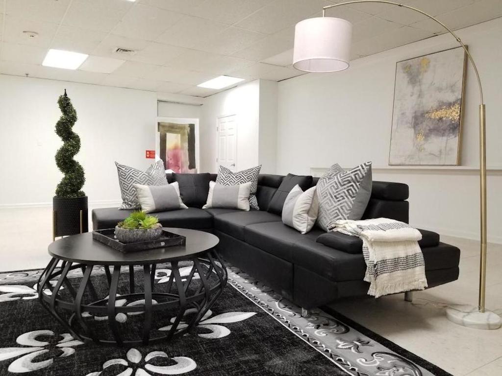 9BR-SLEEPS 19. Amazing Deal!! - thumb 0