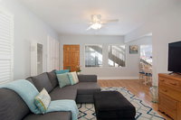 Adorable North Mission Beach Bungalow 100 Steps to Sand Accommodation Rooms