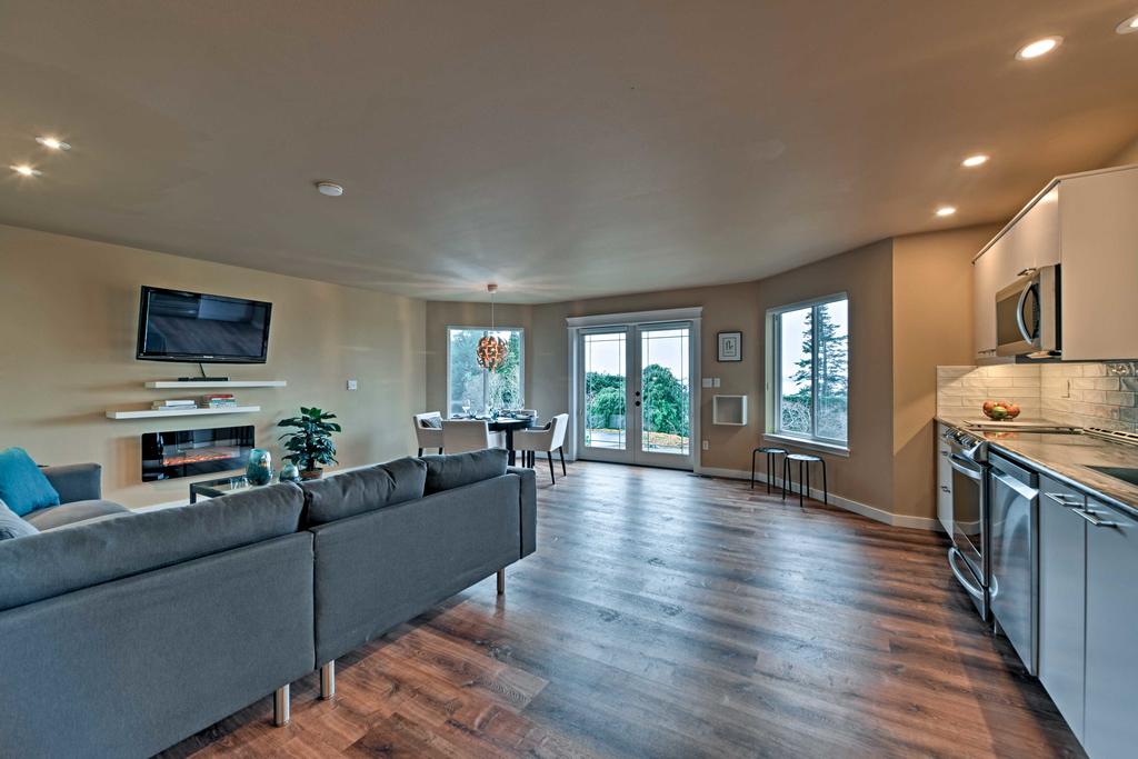 Airy Home Near Anacortes With Game Room & Ocean View! - thumb 3