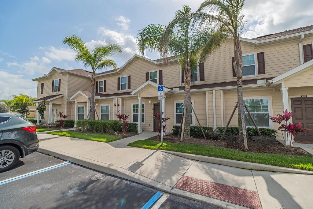 All New Townhouse In Gated Community Sleeps 6 10 Min To Disney - thumb 2