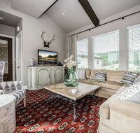 All-Suite Century Oak House - Walk to Hidden Falls home - Accommodation Rooms