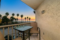 All-Suite Pierside Retreat w/ Ocean-View Balconies condo Accommodation Rooms
