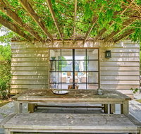 Amagansett and Springs Border 1890's Farmhouse with Pool - Accommodation Rooms