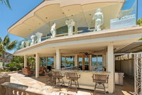 Amazing Bayfront House On Sail Bay In Mission Bch Accommodation Rooms