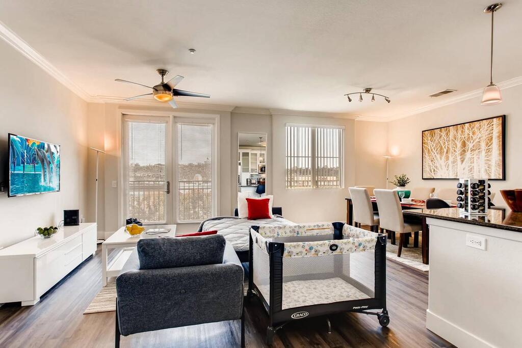 Amazing San Diego Luxury 2BR/2.5 Bath - Free Parking! ($3300/month For April/May!) (FV5) - thumb 3