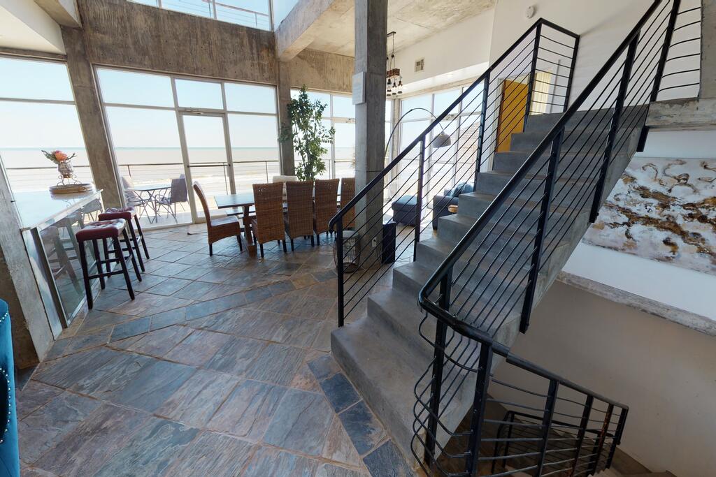 An Oceanfront Experience - thumb 2