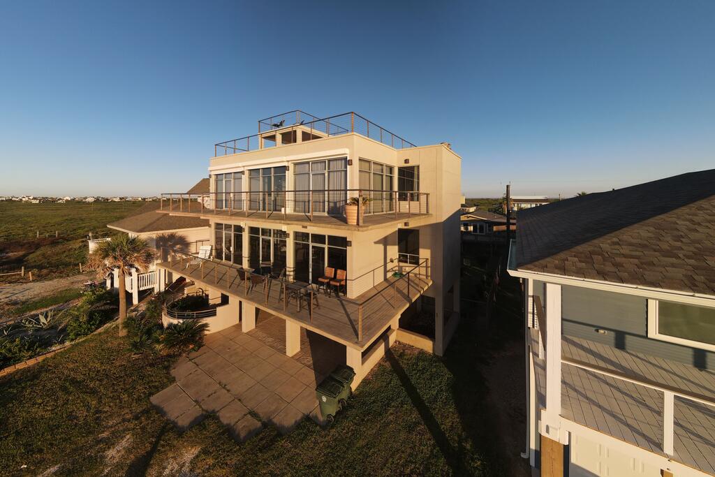 An Oceanfront Experience - thumb 3