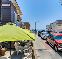 Anchors Away (Front) - Accommodation Rooms