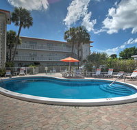 Apartment with Pool 1-Block Walk to Deerfield Beach - Accommodation Rooms