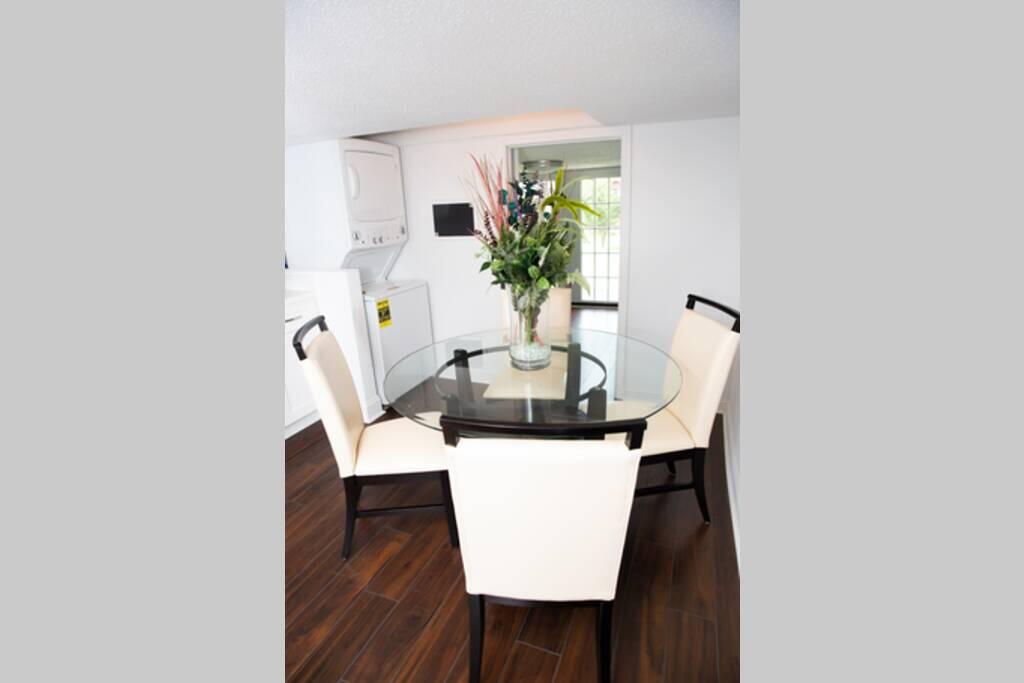 Art Deco Pad Modern Touches Near French Quarter - thumb 2