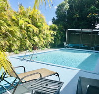 Aventura West - Entire House & Huge Private Pool - Accommodation Rooms