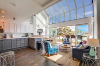 Bay Style 3 Home Accommodation Rooms