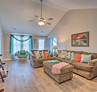 Beach-Themed Retreat - 10 Mi to Downtown Charleston - Accommodation Rooms