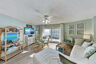 Beach-View Tradewinds Retreat Beachside Pool condo Accommodation Rooms