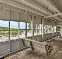 Beachfront Edisto Island Townhome with Screened Porch - Accommodation Rooms