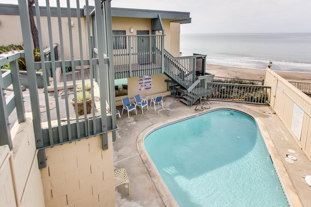 Beachside Condo Getaway - thumb 2