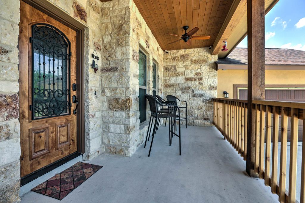 Beautiful Canyon Lake Home With Patio, 1 Mi Boat Ramp - thumb 2