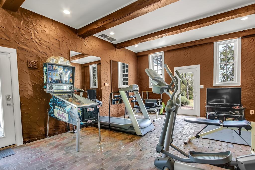 Beautiful Private Summerfield Estate Awaits Your Stay! Residence - thumb 2