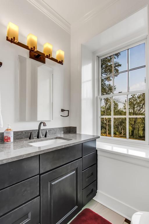 Beautiful Private Summerfield Estate Awaits Your Stay! Residence - thumb 3