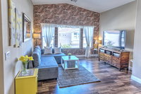 Beautiful townhouse 8 can sleep Accommodation Rooms