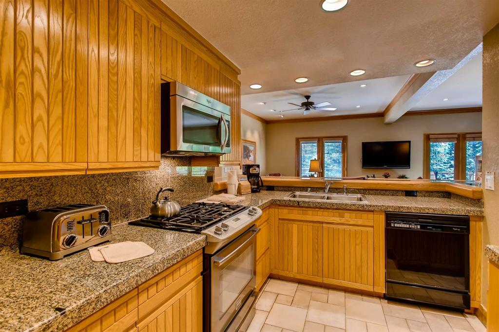 Beaver Creek, 3 Bedroom Condo At The Charter Ski-in Ski-out, Aveda Amenities Included - thumb 3