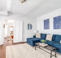 Best Neighborhood, Parking, Walk to King Street! - Accommodation Rooms