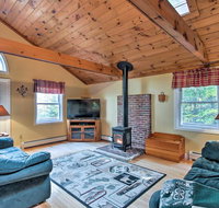Bethel Chalet with Hot Tub - 3 Miles to Sunday River! - Accommodation Rooms