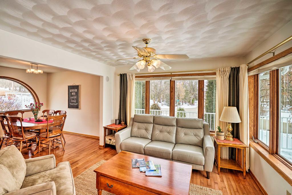 Big Green Getaway With Lake Views And Large Deck - thumb 3