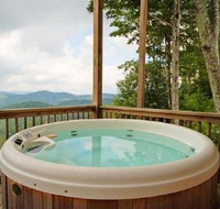 Black Bear Lodge at Scenic Wolf Resort Cabin - Accommodation Rooms