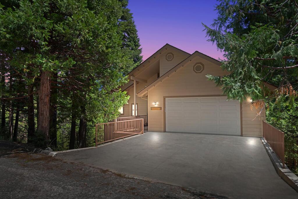 Black Pine Retreat- 5 Mins From Southgate Of Yosemite - thumb 1