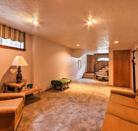 Bright Springer House with Patio and Orchard Views - Accommodation Rooms