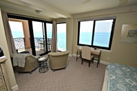Broadmoor 1002 Condo Accommodation Rooms