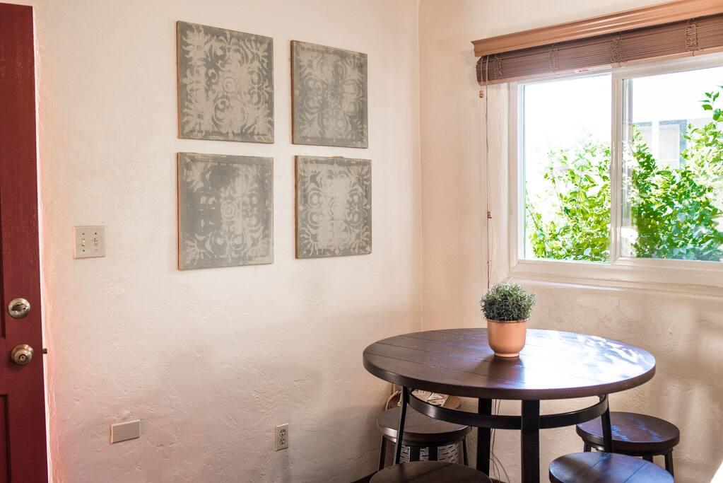 Bullion Street Cottages. 1/2 Block Walk To All (B) - thumb 3