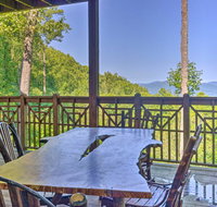 Burnsville Mtn Condo with Private Deck & Views! - Accommodation Rooms